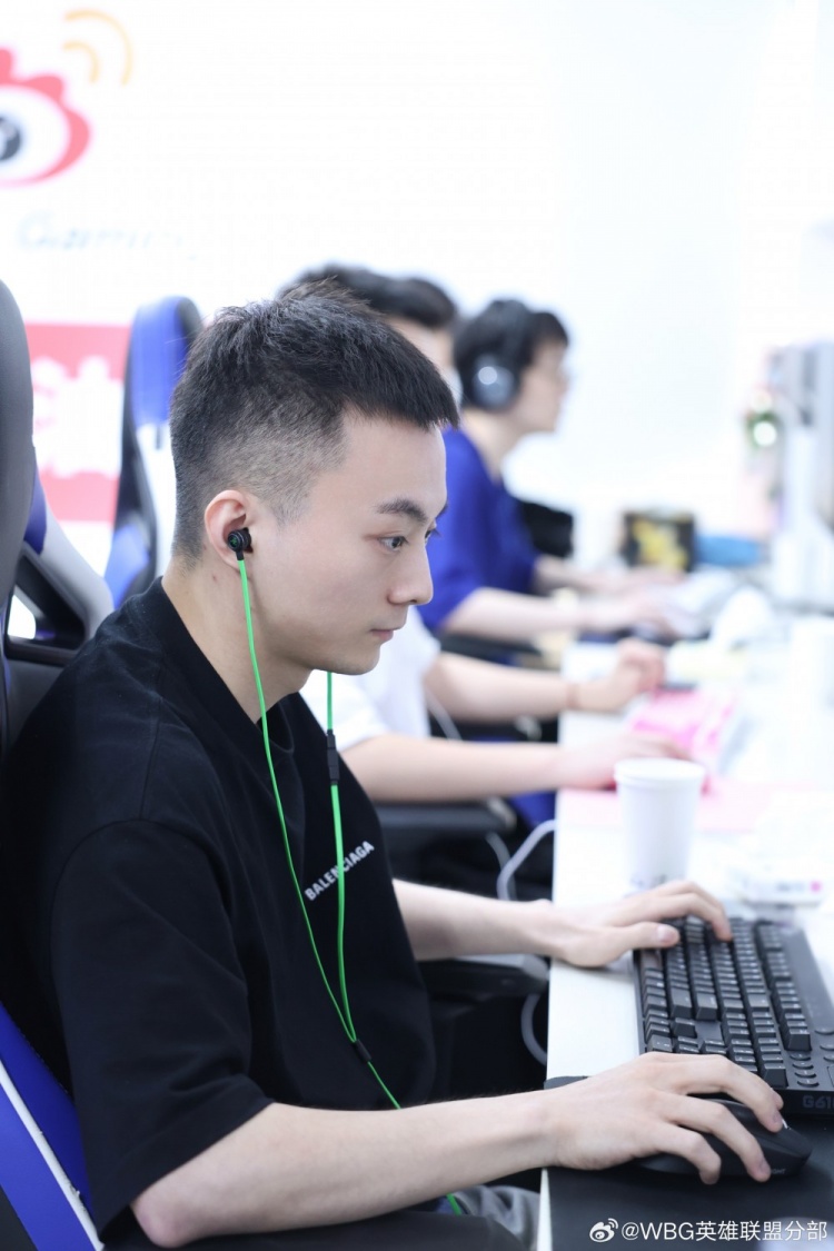 包含DRX翻盘WBG，Caps送出助攻的词条