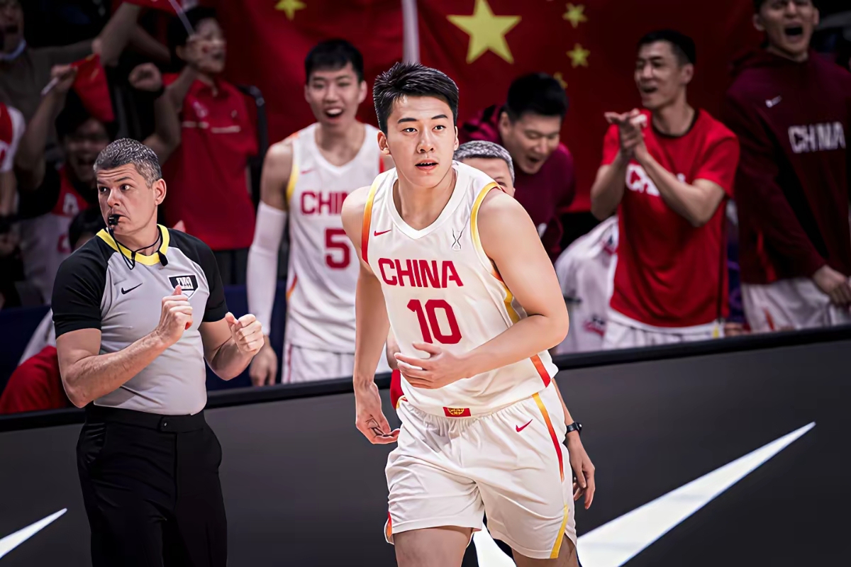 中国男篮鏖战尼克斯，巴图姆高光表现的简单介绍
