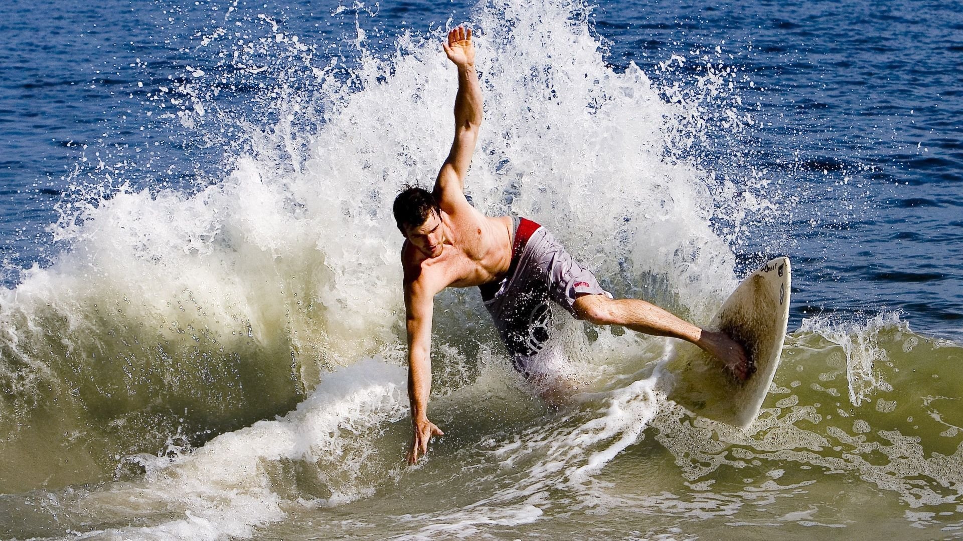 赛场双城记，美加墨世界杯焦点战与猛龙淘汰广东队的隐喻交响