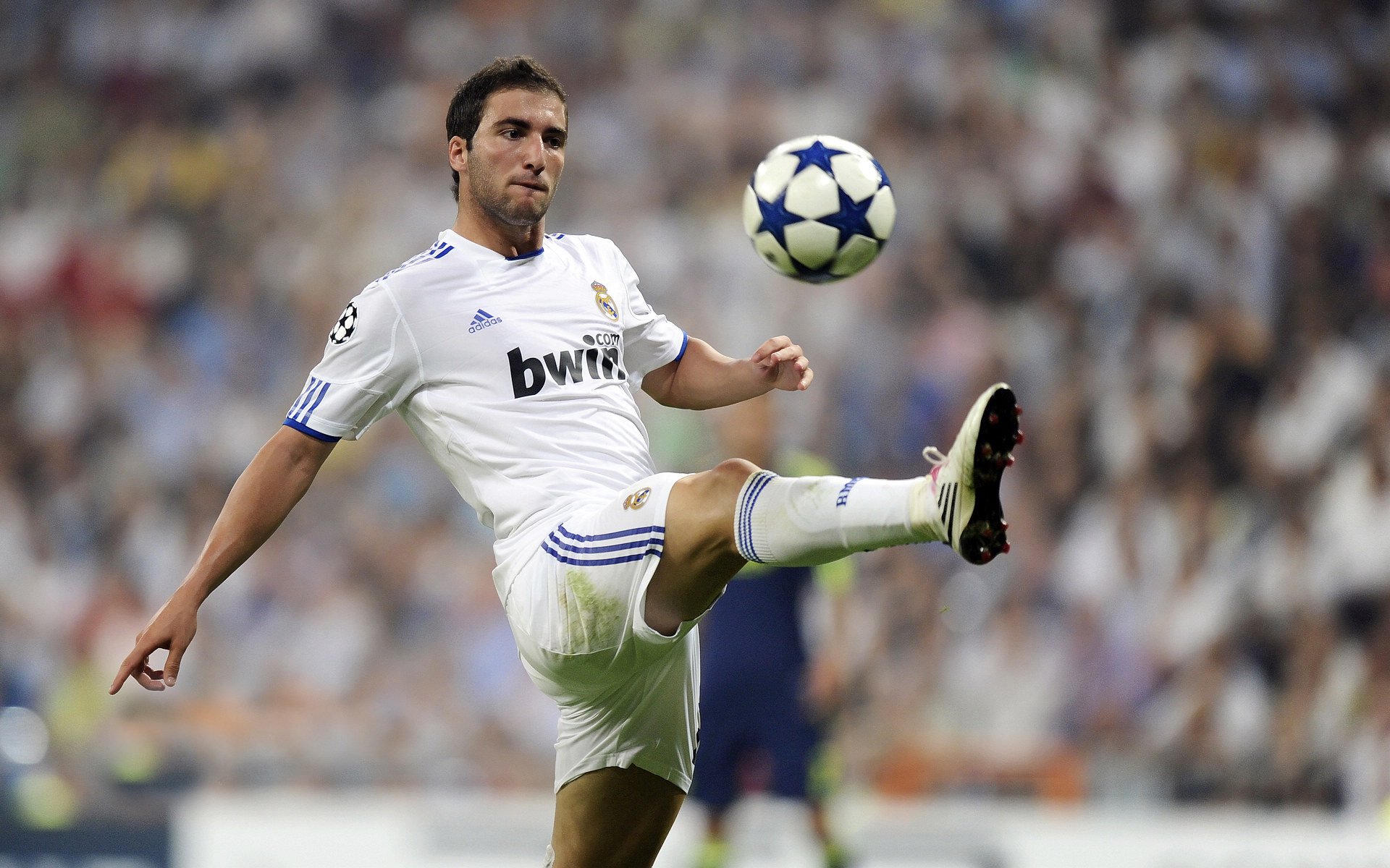 西甲国家德比焦点战，魔术防守锁死雄鹿